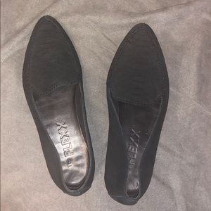 Snakeskin black loafers